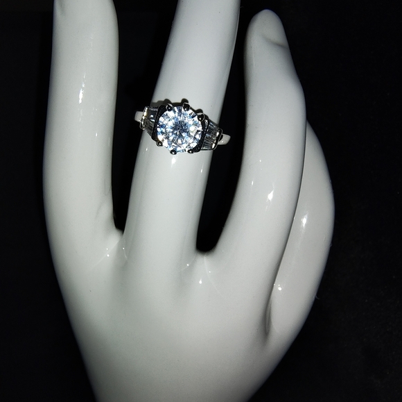 Cz shaped ring, round shape. - Picture 2 of 4